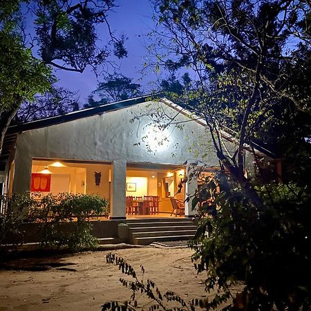 Villa Waters Edge, Anurâdhapura Extérieur photo