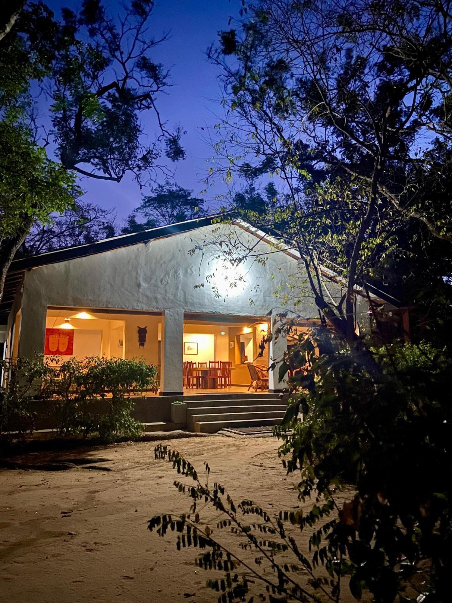 Villa Waters Edge, Anurâdhapura Extérieur photo